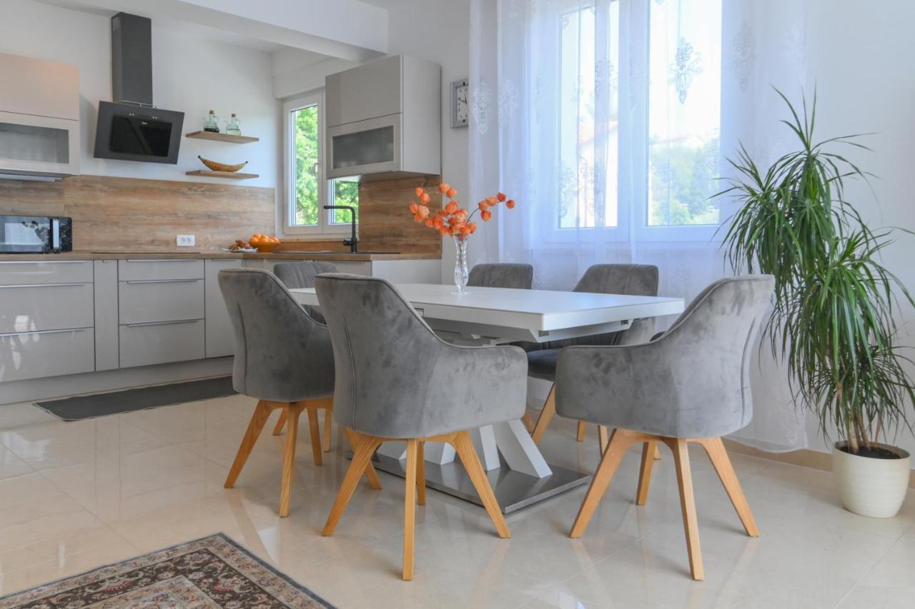 Apartman Iskra Apartment Rijeka Ngoại thất bức ảnh
